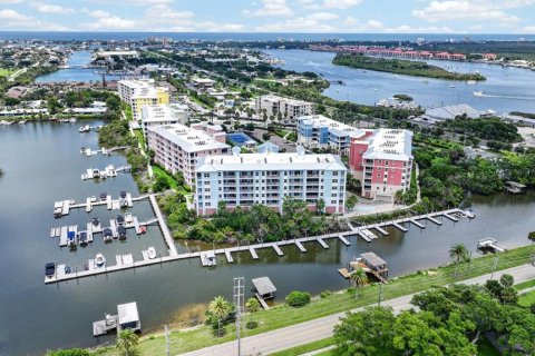 Condominio en New Smyrna Beach, Florida, 3 dormitorios  № 2110596