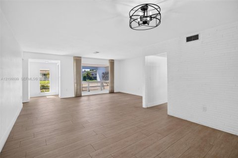 Villa ou maison à vendre à Cooper City, Floride: 3 chambres, 163.69 m2 № 2428091 - photo 11