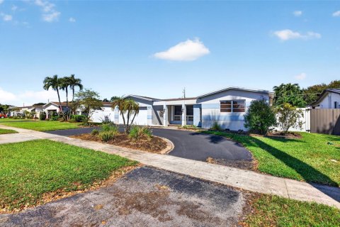 Villa ou maison à vendre à Cooper City, Floride: 3 chambres, 163.69 m2 № 2428091 - photo 3