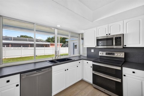 Villa ou maison à vendre à Cooper City, Floride: 3 chambres, 163.69 m2 № 2428091 - photo 15