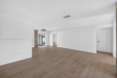 Villa ou maison à vendre à Cooper City, Floride: 3 chambres, 163.69 m2 № 2428091 - photo 9