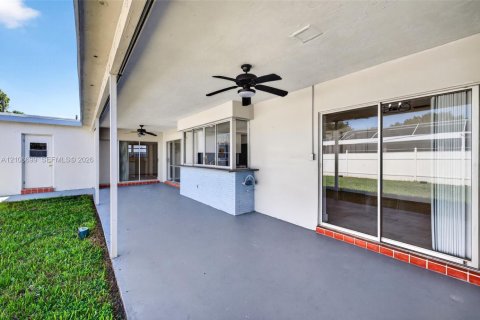 Villa ou maison à vendre à Cooper City, Floride: 3 chambres, 163.69 m2 № 2428091 - photo 30