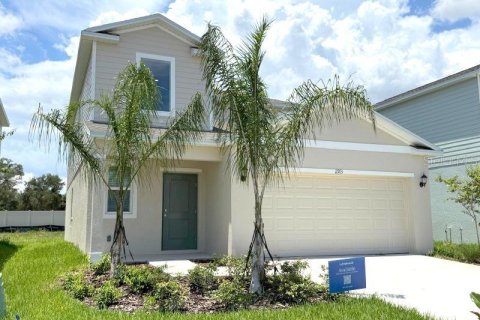 House in Dade City, Florida 5 bedrooms, 216.09 sq.m. № 2277382 - photo 2