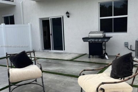 Townhouse in Homestead, Florida 3 bedrooms, 159.05 sq.m. № 2007045 - photo 16