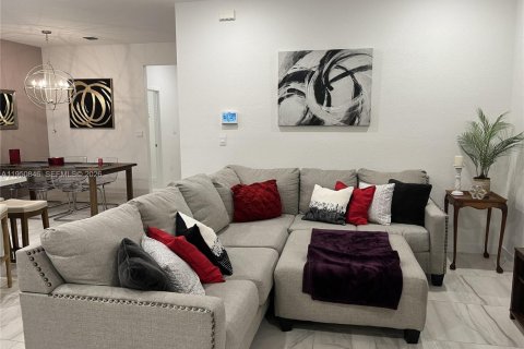 Townhouse in Homestead, Florida 3 bedrooms, 159.05 sq.m. № 2007045 - photo 10