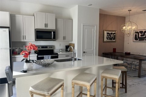 Townhouse in Homestead, Florida 3 bedrooms, 159.05 sq.m. № 2007045 - photo 13