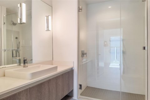 Adosado en alquiler en Miami, Florida, 2 dormitorios, 166.67 m2 № 2011235 - foto 10