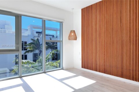 Adosado en alquiler en Miami, Florida, 2 dormitorios, 166.67 m2 № 2011235 - foto 8