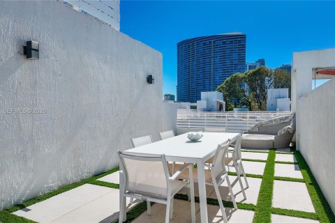 Adosado en alquiler en Miami, Florida, 2 dormitorios, 166.67 m2 № 2011235 - foto 13