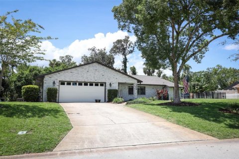 House in Ormond Beach, Florida 4 bedrooms, 241.36 sq.m. № 1916162 - photo 2