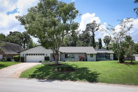 House in Ormond Beach, Florida 4 bedrooms, 241.36 sq.m. № 1916162 - photo 1
