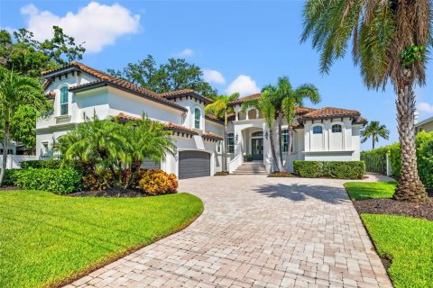 Casa en venta en Saint Petersburg, Florida, 5 dormitorios, 423.63 m2 № 1885536 - foto 1