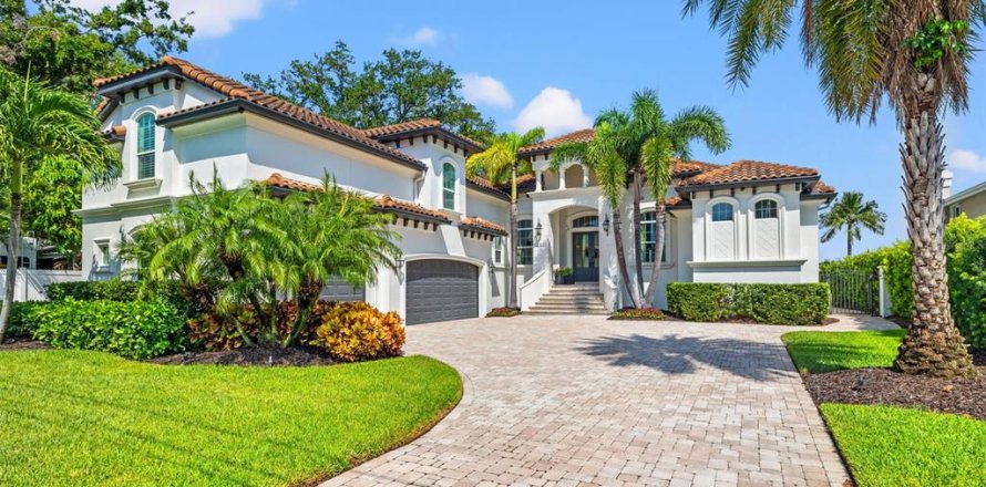 Casa en Saint Petersburg, Florida 5 dormitorios, 423.63 m2 № 1885536