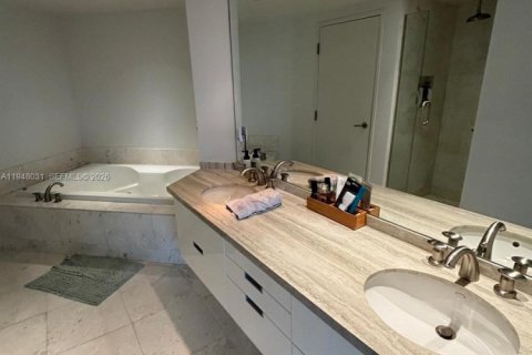 Купить кондоминиум в Серфсайд, Флорида 2 спальни, 115.76м2, № 2004075 - фото 12