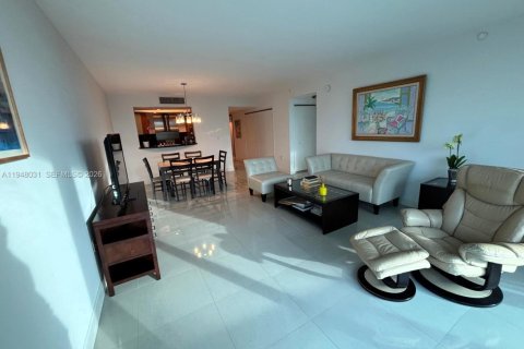 Купить кондоминиум в Серфсайд, Флорида 2 спальни, 115.76м2, № 2004075 - фото 4