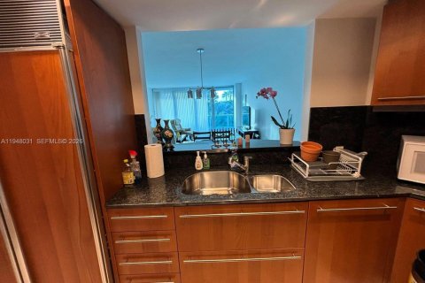 Купить кондоминиум в Серфсайд, Флорида 2 спальни, 115.76м2, № 2004075 - фото 7