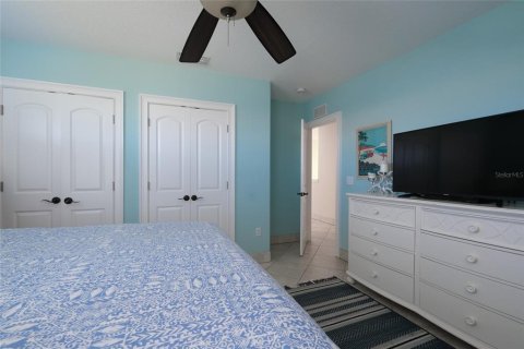 Villa ou maison à vendre à Holmes Beach, Floride: 6 chambres, 258.83 m2 № 2098630 - photo 25