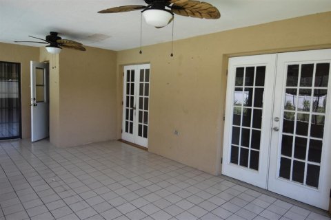 Villa ou maison à vendre à Deltona, Floride: 3 chambres, 182.92 m2 № 1909533 - photo 19