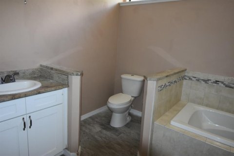 Villa ou maison à vendre à Deltona, Floride: 3 chambres, 182.92 m2 № 1909533 - photo 8