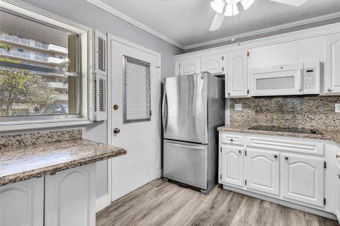 Condo in North Miami Beach, Florida, 1 bedroom № 2033664 - photo 5