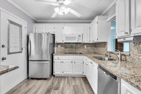 Condo in North Miami Beach, Florida, 1 bedroom № 2033664 - photo 4