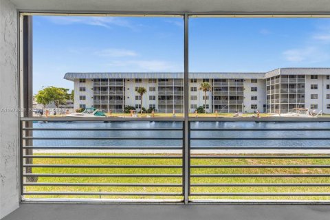 Condo in North Miami Beach, Florida, 1 bedroom № 2033664 - photo 23
