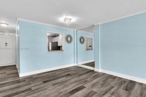 Condo in North Miami Beach, Florida, 1 bedroom № 2033664 - photo 19