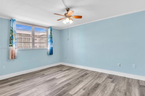 Condo in North Miami Beach, Florida, 1 bedroom № 2033664 - photo 30