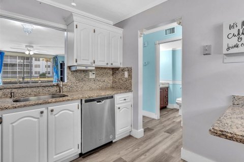 Condo in North Miami Beach, Florida, 1 bedroom № 2033664 - photo 9