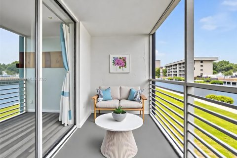 Condo in North Miami Beach, Florida, 1 bedroom № 2033664 - photo 29