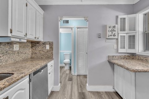 Condo in North Miami Beach, Florida, 1 bedroom № 2033664 - photo 8