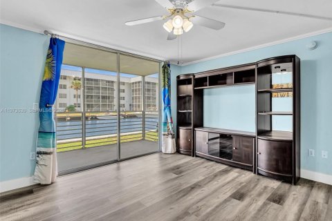 Condo in North Miami Beach, Florida, 1 bedroom № 2033664 - photo 21