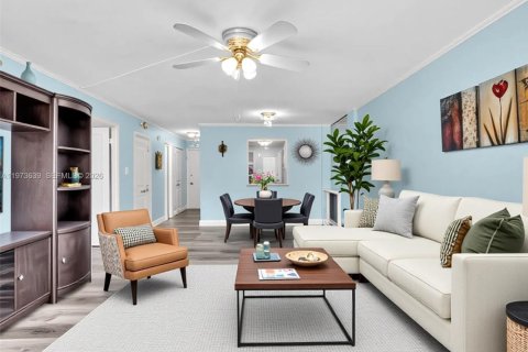Condo in North Miami Beach, Florida, 1 bedroom № 2033664 - photo 12
