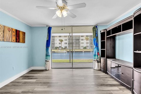 Condo in North Miami Beach, Florida, 1 bedroom № 2033664 - photo 20