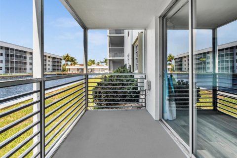 Condo in North Miami Beach, Florida, 1 bedroom № 2033664 - photo 25