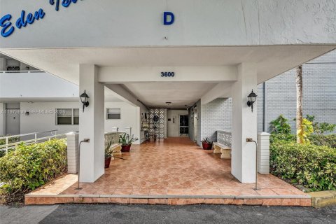 Condominio en North Miami Beach, Florida, 1 dormitorio № 2033664