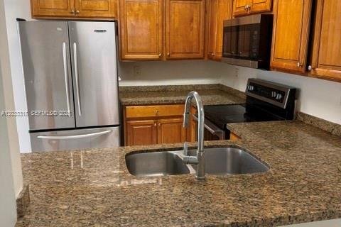 Condo in Miami, Florida, 2 bedrooms № 2083613 - photo 3