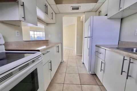 Condo in West Palm Beach, Florida, 1 bedroom № 2081714 - photo 7