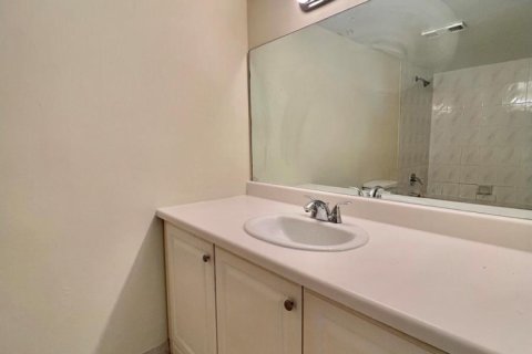Condo in West Palm Beach, Florida, 1 bedroom № 2081714 - photo 8