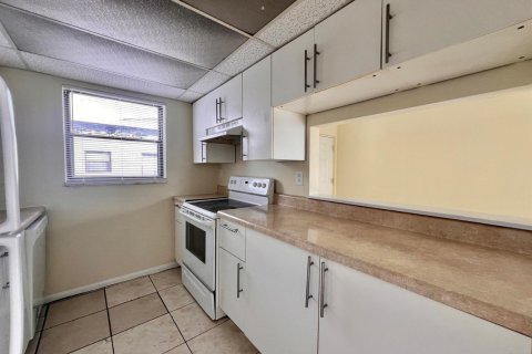 Condo in West Palm Beach, Florida, 1 bedroom № 2081714 - photo 6