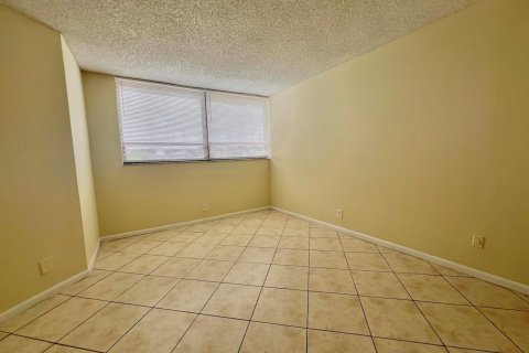 Condo in West Palm Beach, Florida, 1 bedroom № 2081714 - photo 13