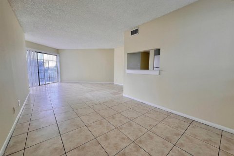 Condo in West Palm Beach, Florida, 1 bedroom № 2081714 - photo 3