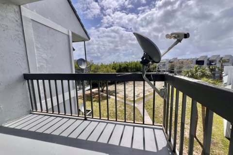 Condo in West Palm Beach, Florida, 1 bedroom № 2081714 - photo 16