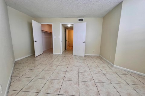 Condo in West Palm Beach, Florida, 1 bedroom № 2081714 - photo 15