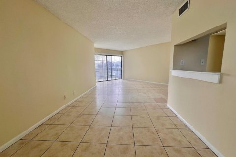 Condo in West Palm Beach, Florida, 1 bedroom № 2081714 - photo 4