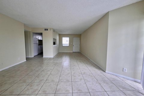 Condo in West Palm Beach, Florida, 1 bedroom № 2081714 - photo 2
