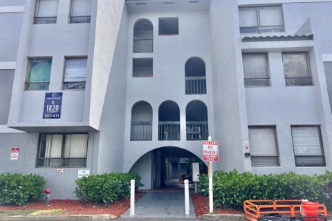 Condo in West Palm Beach, Florida, 1 bedroom № 2081714 - photo 18