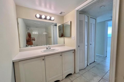 Condo in West Palm Beach, Florida, 1 bedroom № 2081714 - photo 10