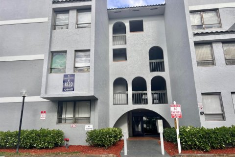 Condo in West Palm Beach, Florida, 1 bedroom № 2081714 - photo 21