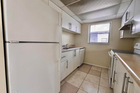Condo in West Palm Beach, Florida, 1 bedroom № 2081714 - photo 5